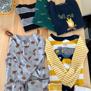 Boys 5T bundle! 2 pj’s Onesie zippered (cuffed leg)/ 3 nice tees - long sleeved